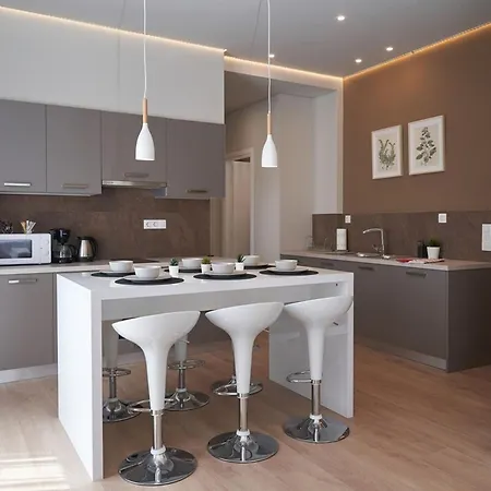 B 100mbps Wifi Apartment *